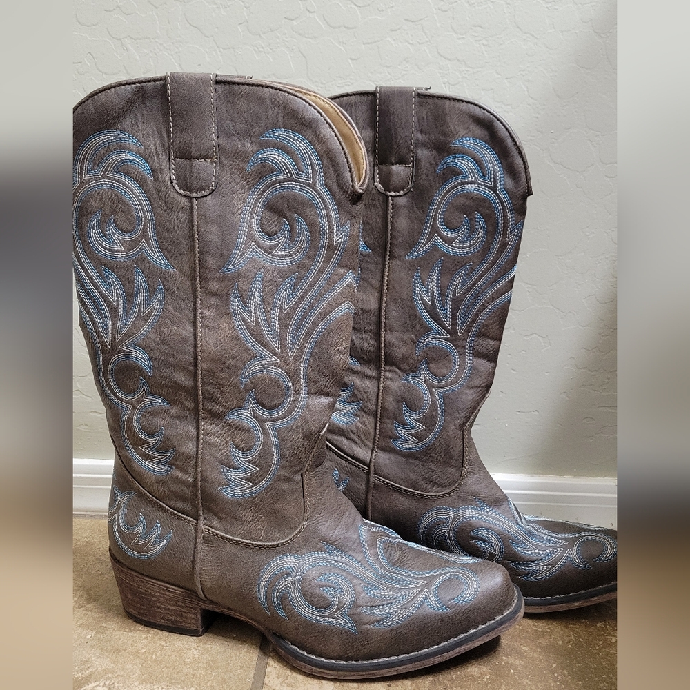 Ropers riley vintage western boots. Size 8